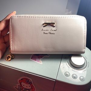 Woman wallet